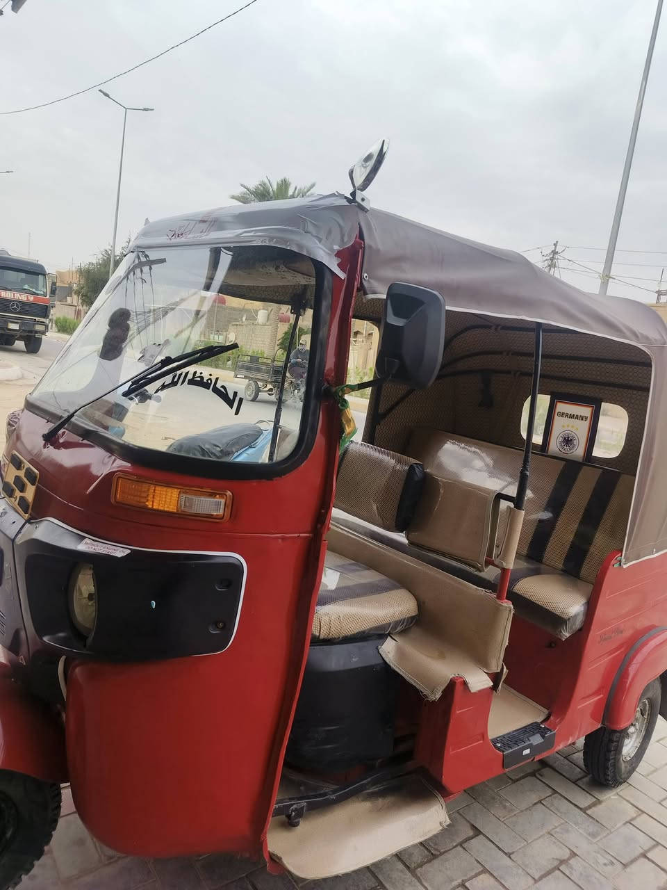 السلام عليكم تكتك للبيع مديل 18 سنوية معمرة ماناقصهة شي للأسفسار الاتصال على الرقم ***********
