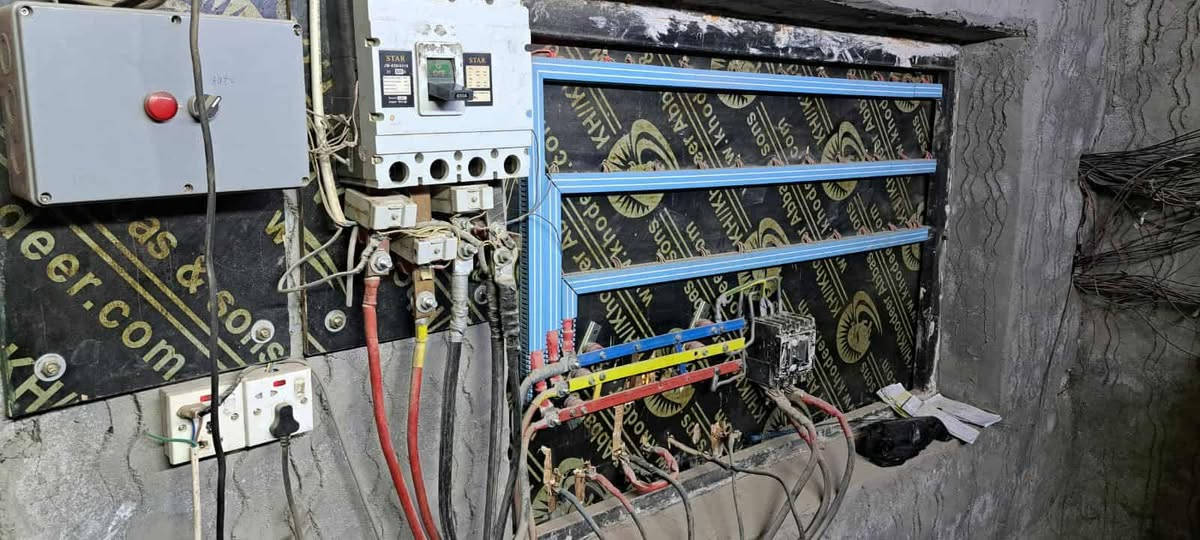 موقع البيع مكانه كوفه خلف محطه الريبال عل شارع المطار حمل الموقع 1250 الكاع مساحته ٣٠٠ متر تنباع  وياه مولدتين بيركز ٢٣٠٠ حصه الكاز ٤٠٠ كيفي


**إذا كنت صاحب هذا الإعلان وتريد حذفه لأي سبب، رجاءا أرسل رسالة إلى الدعم الفني**