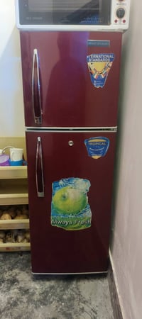 ثلاجه • نضيفه • للبيع