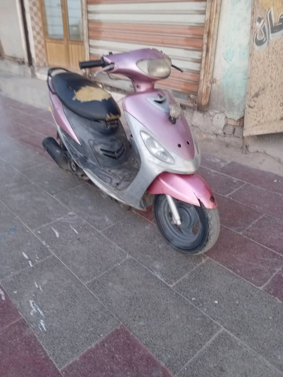هنالسلام عليكم ماكس منغولي للبيع او مراوس بـ(عدله او بوليس)  
دراجه كامله مكمله نكرة سلف هندرر واحد
 شلعه ومعدل 
كهربائيات كامله لايت بك لايت اسكنات
 مكاني ناصريه مركز 
حاليا يومين بـ سوق الشيوخ
 ***********
