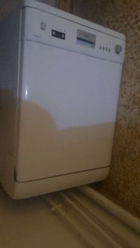 غسالة صحون • نظيفة