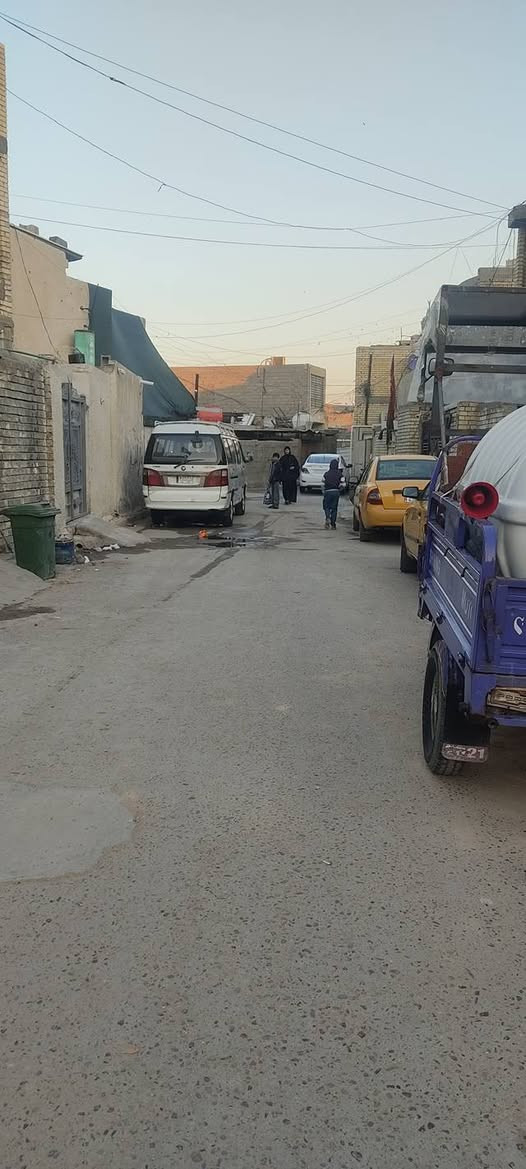 سلام عليكم توفر عندي بيت مساحه البيت 100متر طابق واحد جبها 5 نزال 20 البيت زراعي واقع حال مكاتبه فقط بيت بناء حديث بيت كامل فقط استقبال ماكامله موقع البيت البلديات الضباط خلف الصحفيين قرب مدرسه زين القوس قرب منطقة حي الامير منطقه كامله كل الخدمات مي مجاري كهرباء تبليط الاستسفار اكثر ***********سعر البيت 62بي مجال رد واتساب ماسنجر
