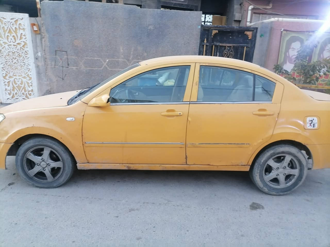 شيري  Aفايف موديل١١ بيها محرك كورلا ١٨٠٠اي زت تخم تاير كهربىات كامله صدرامامي خلفي على ايدي قبل شهر سويتهن سنويه منتهيه وصاحبه ماندله بس ابو الوكاله نندلله رايده. ١٨ الريد يتواصل ***********
