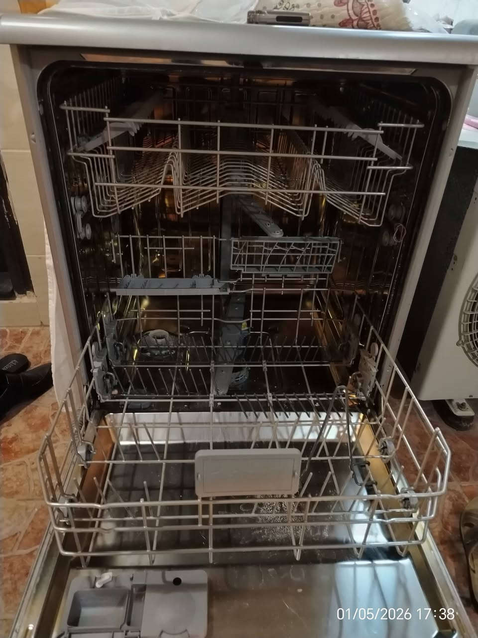 غەسالەی قاپ شتن مارکەی ئارچلیک شتێکی زۆر پاک و تازە و بێ عەیبە لە سلێمانی نرخی 150000 و مەعملەیەکی کەم ژ. م ***********
