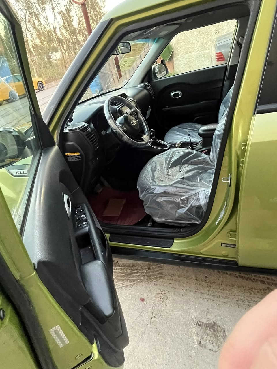 السلام عليكم للبيع كيه صول مديل 2015 شاشه كامره خفيه تحكمات صفحتين مري شفط وارد أمريكي حادث فقط جاملغ امامي ونفسه مصلح ليبل واحد كفالة عامة ما عاد جاملغ السياره وجديده كل نقص ما بيهه السعر110 مكان السيارة بغداد قرب مرور الحسينية للاستفسار رقم الهاتف ***********
