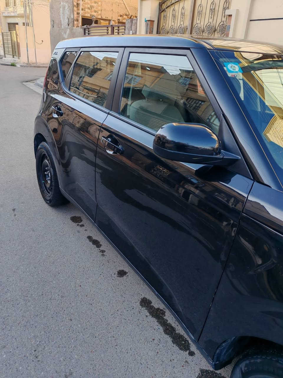 سلام عليكم كيا صور موديل
للبيع وبسعر مناسب جدا..
 2021 باسمي رقم بغداد موصفات السياره شاشه كبيره تحكمات داخل ابيض إطفاء ذاتي
 سياره مسويلها صيانه جديده منظومه لايت جديد بلكات اصليه فيت بام منظومه احتراق باتري دسكات زوج تايرات امامي  مكان السياره بغداد  حي الاعلام السياره بدون لغود وبدون شواصي 
البنيد تبديل وباب السايق صبغ
***********
 السعر 123 وبي مجال بسيط حك الجيه
