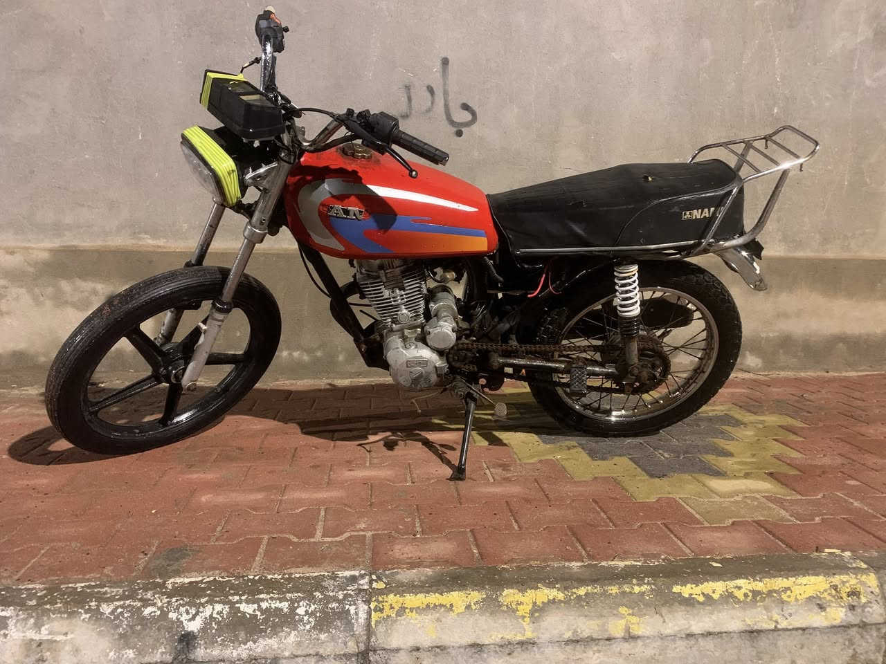 تلاش محرك 150 بلادي ستوة مجفت يعني من داخل جديد الدراجة نكرة هندر وكهربائيات كلهة نضيفة اوراق كاملة السعر 350 وبي مجال تجي تفحص وتشوف بعينك ما متواجد علفيس الي يحب يستفسر هاذ رقم تلفوني بي واتساب ***********
