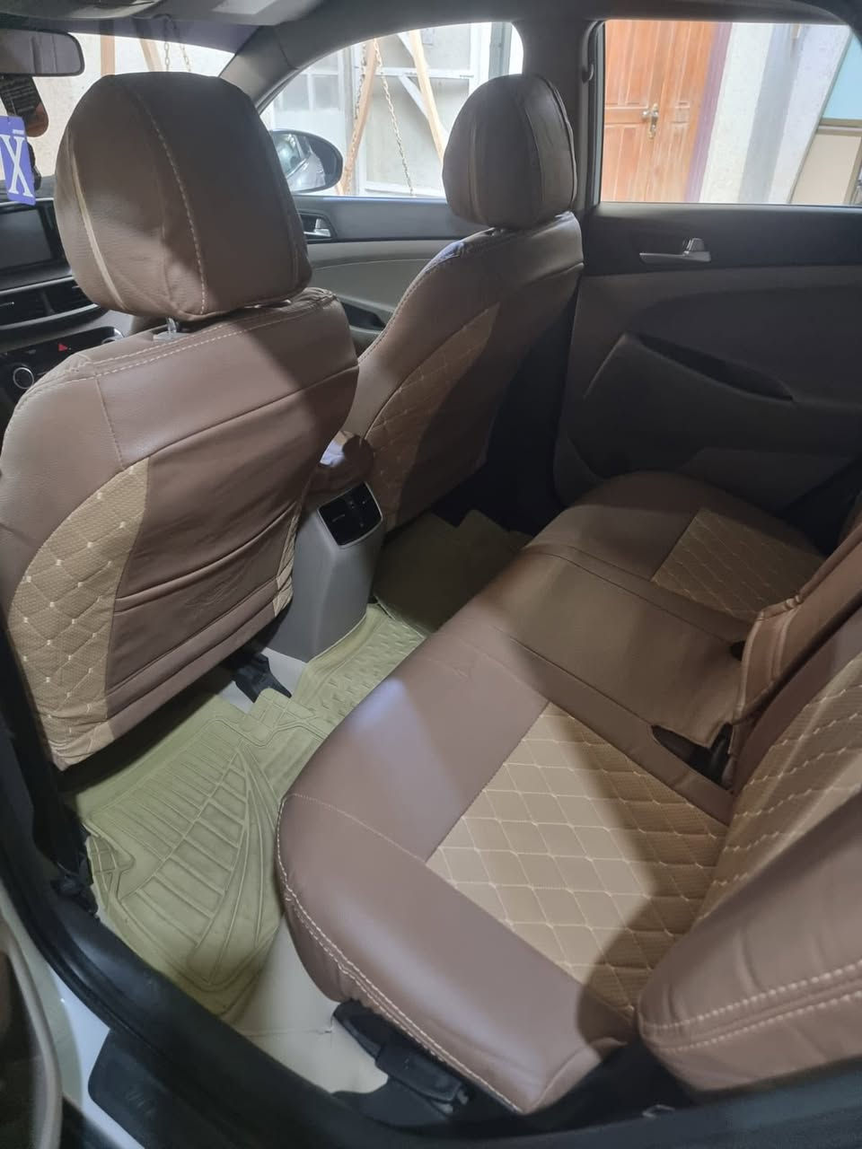 السلام عليكم
توسان خليجي ابيض 21 ماشيه 88 الف كيلو مكفوله موصفات محرك دوش 2000  بصمه 2 كشن كهرباء قماره حديد تبريد قطعتين مغلف الارضيه مع الكشنات جلد رقم اربيل تحويل او وكاله سعرها 210 وبيها مجال .
الزبير - المربد الجديد 
***********
