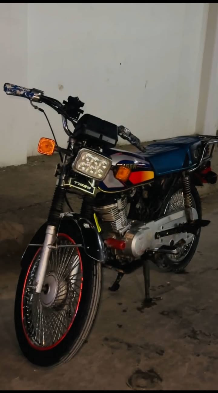 تايكر 2020 للبيع نضيف حيل معمر مره وحده كلچات نار جديد بي منفيس السعر 450 وبي مجال 
مكان موصل الجانب الأيسر 
*********** 
الخاص مفتوح
