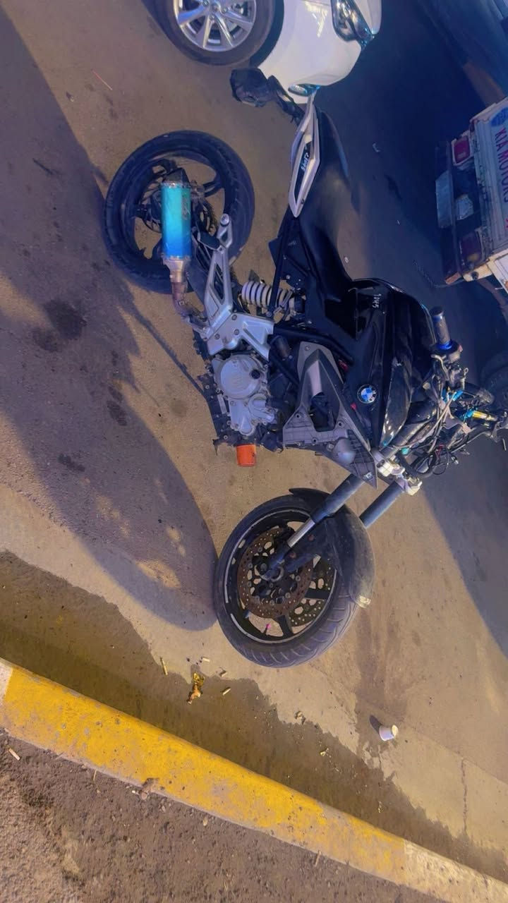 السلام عليكم 🏍️بطح بي ام دبليو 
مديل 2017
مكينه بلاد بعدها جديده 310
كفاله عامه شعله ومعدل تشك الكاع 
أوراق كامله كمرك مدفوع 

دراجه بيها نقوصات بسيطه جداً مثل فج بريك امامي وتاير خلفي فقط والقطعه البيضه مال كفر مكسوره تبدلها فقط 

عنوانها بغداد
الرقم :-***********
