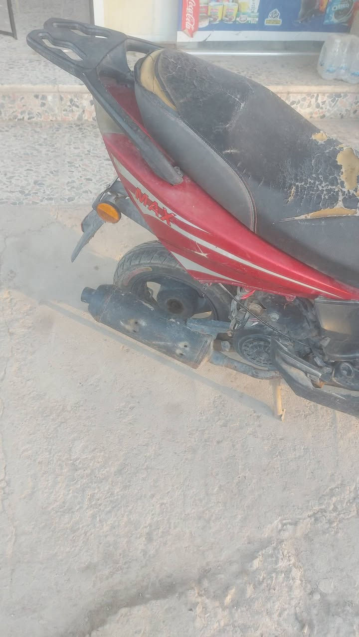 سلام عليكم 
هاي دراجة  كفرات  تعبانة وبيها تبخير للبيع
٢٠٠
***********
