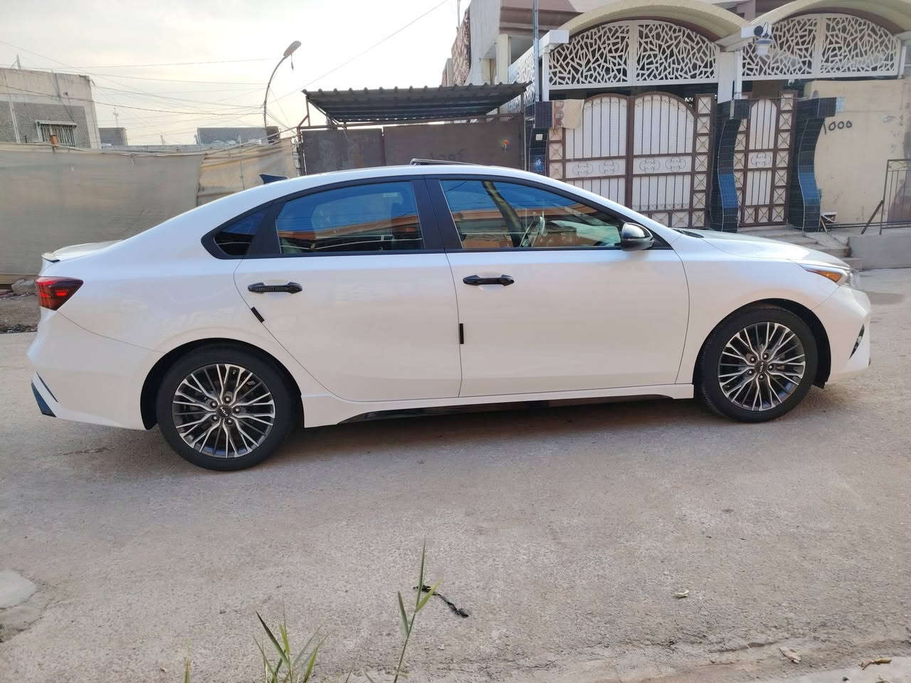 كيا فورتي 2023 gt line 
فول مواصفات 1/1
محرك 2000 دوش المرغوب
السيارة كلين بدون صبغ فقط الدعامية ومبدلة اصلي.
رقم الشاصي بلمنشور
مواصفاتها.
سلايت
تشغيل عن بعد 
ابواب وصندوق بصمة
كاميره خلفية دواره 
رادار توقف ذاتي مانع اصطدام
رادار جانبي
هندبريك بصمه. 
اوتو هولد
سماعات هارمن كاردن
كشنات تدفئة +تبريد
كشنات جلد وكهربائي
ثلاث وضعيات للقيادة (ايكو - سبورت_سمارت) 
اضواء ترحيب عند الاقتراب 
مثبت سرعة ذكي (التحذير عند مغادرة المسار) 
نقطة عمياء 
ممشي السيارة 30 الف ميل
ترقيم جديد اربيل
مكان السيارة /موصل
تفاصيل والسعر ع رقم الهاتف واتساب ***********
