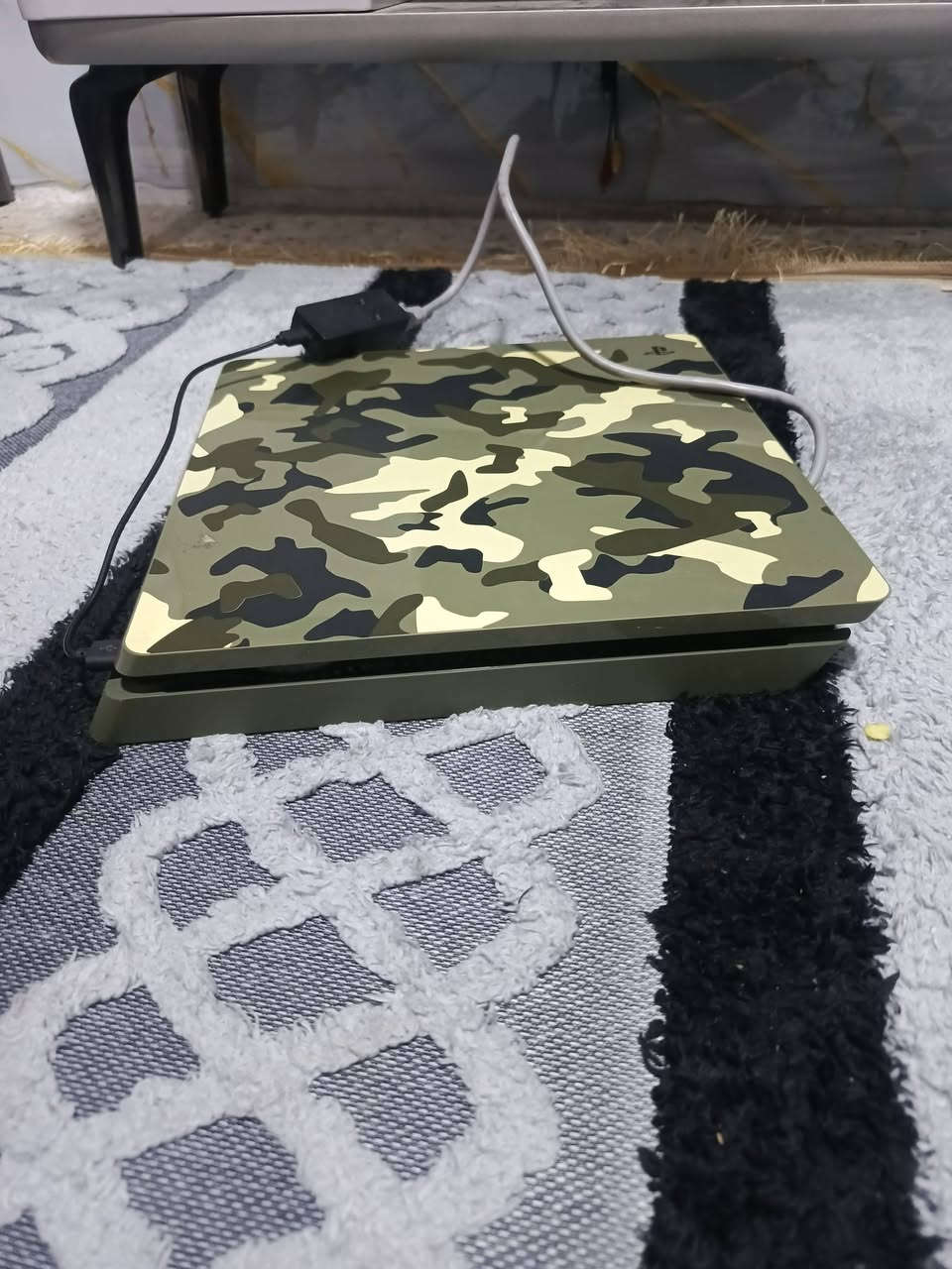 السلام عليكم عندي بلي 4 سلم باندل عسكري مهكر نضام 11 500 كيكه ويا 3 جوستكات بيهن مشاكل بسيطه ويا ملحقاته كامله الجهاز لا مفتوح ولا مصلح بي 3 لعبات رزدنت ايفل 4 او فيفا 25 او ufc 4 الجهاز كامل مكاني بغداد الحريه رقم *********** سعر 275 الف او بي مجال بسيط
