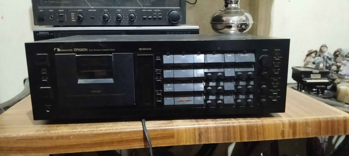 للبيع أسطورة الصوتيات Nakamichi Dragon (بحالة نادرة - يحتاج سيور)الوصف:لهواة الحالات النادرة والأنظمة الصوتية الـ High-End، معروض للبيع كاسيت Nakamichi Dragon الأصلي، المصنف كأقوى وأقوى جهاز كاسيت في التاريخ.الحالة الخارجية: ممتازة جداً وبحالة الفابريكا، بدون خدوش تشوه المظهر، ومخزن بعناية.الحالة التشغيلية: الجهاز لم يفتح من قبل شغال بالكامل (اللوحة مضيئة، العدادات بتتحرك، والموتور شغال وبيلف وصوته ناعم).المشكلة: البكرات مش بتلف نتيجة ركنة الجهاز لفترة طويلة (محتاج طقم سيور جديد فقط وهي صيانة طبيعية للموديل ده).فرصة ممتازة للتجار أو الهواة لإعادة تشغيله، وسعره بعد الصيانة بيتضاعف. الجيزة, مصر


**إذا كنت صاحب هذا الإعلان وتريد حذفه لأي سبب، رجاءا أرسل رسالة إلى الدعم الفني**
