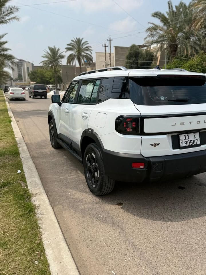 جيتور T1فول لكجري مكفوله كفاله عامه ماشيه 29الف السياره خاضعه للضمان مواصفات اللكجري معروفه بانوراما مقاعد تدفئه تبريد فور ويل 4كامرات باب الخلفيه كهرباء مقاعد جلد وبعد هواي بيه مواصفات مكينه 2000تيربوو بانزين السياره فقط مكان السياره السيديه وهذا رقمي ***********سيف السعر المطلوب 35.500.000عراقي مجاله شيء بصيط
