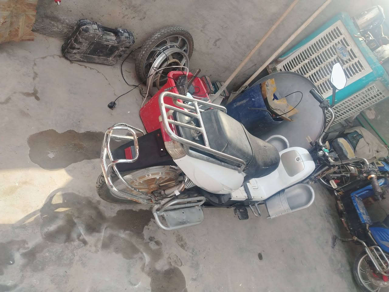 دراجه شحن نوع هارلي للبيع
كلها شغاله
بطاريات يقرن 10 ونص
تمشيك مسافه 30 كيلو
السعر 325 وبيه مجال قليل
مكاني اللطيفيه حي الزهور
***********
