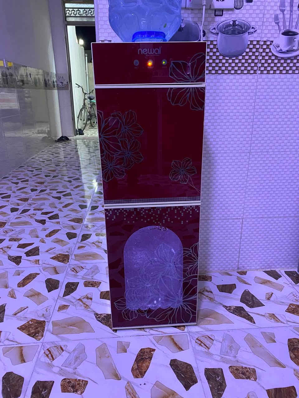 براد نوع نوال شغال حار وبارد وثلاجه ماطور وغاز بلادي كامل بدون نقص السعر ٦٥ وبي مجال بسيط الشراي يخابر او يتفظل خاص ***********
