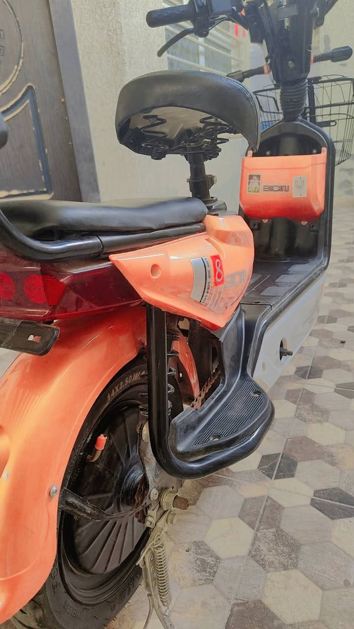 سلام عليكم دراجه شحن جديده استخدام شهرين اشتريتها ب600قصد.  وبيعها ب300نقد العنوان كوت الشهداء
‏‪0784 836 0583‬‏
