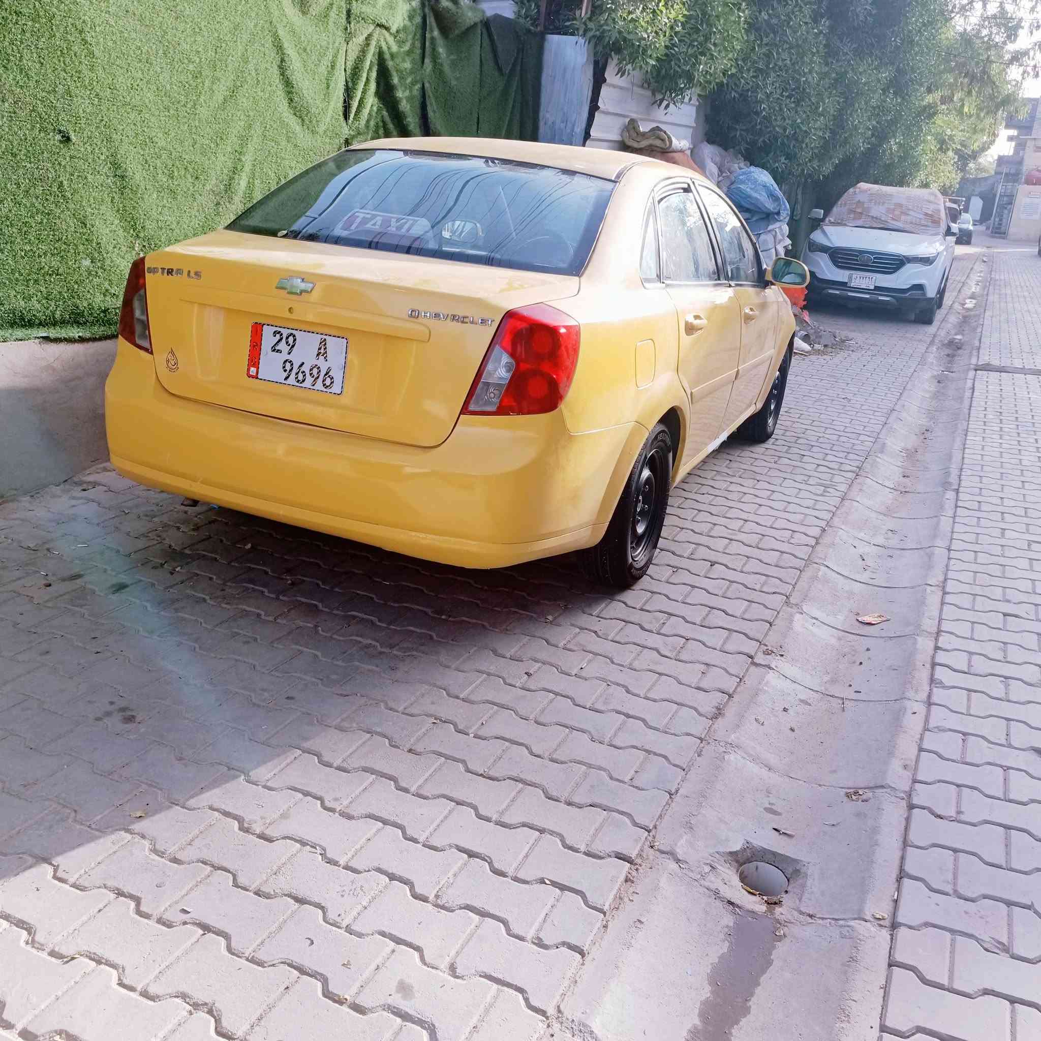 ا السلام عليكم اوبترا خليجي الشركه العامه جاهزه للاخير تبريد منضومه جديده قبل سبوع مسويه تاير حداديه نضيف كهربائيات شغاله كلها حساس سرقه وغيره موديل 10 السياره كير عادي مكفوله كير ومكينه جدد 1600 بسمي وسنويه ل 29 سعرها 55 وبيها مجال ***********
