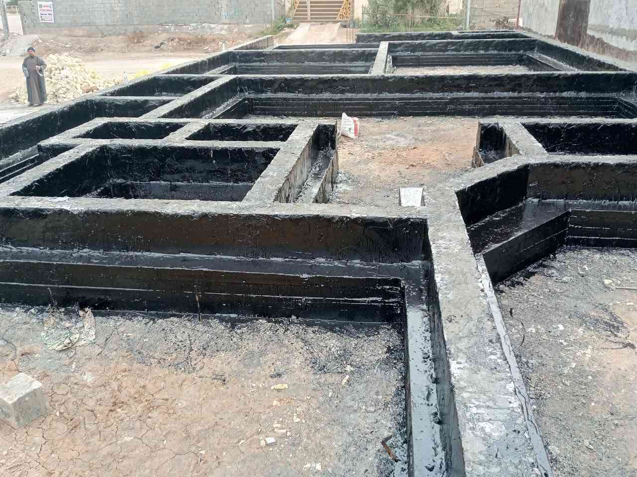 السلام عليكم يوجد جير لتجير السطوح والساسات سعر برميل 60الف كرسته وعمله الي يريد يجي خاص وبيه خير ويدلل أو يدك على رقم ***********. ***********
