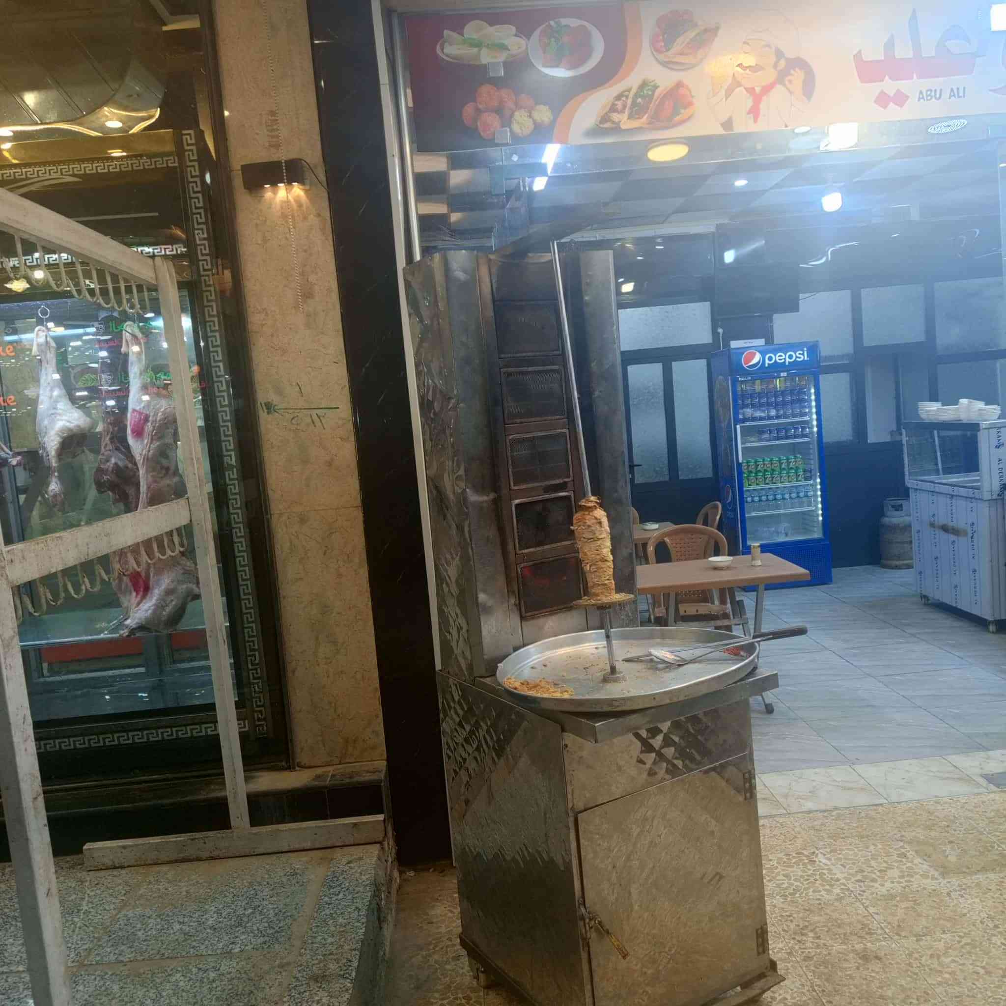 مطعم مأكولات للبيع الموقع حي الزهور مجاور بدالة الزهور لعدم التفرغ مطعم كامل كافة المعدات المطعم بدون سقفلية فقط إيجار موقع مطعم على الشارع العام مميز الي يحب يجي  يشوف مطعم يتصل على الرقم ويدلل *********** بي واتساب أو اسيا ***********
مساحة مطعم كبيرة وركن على شارع عام السعر مناسب
