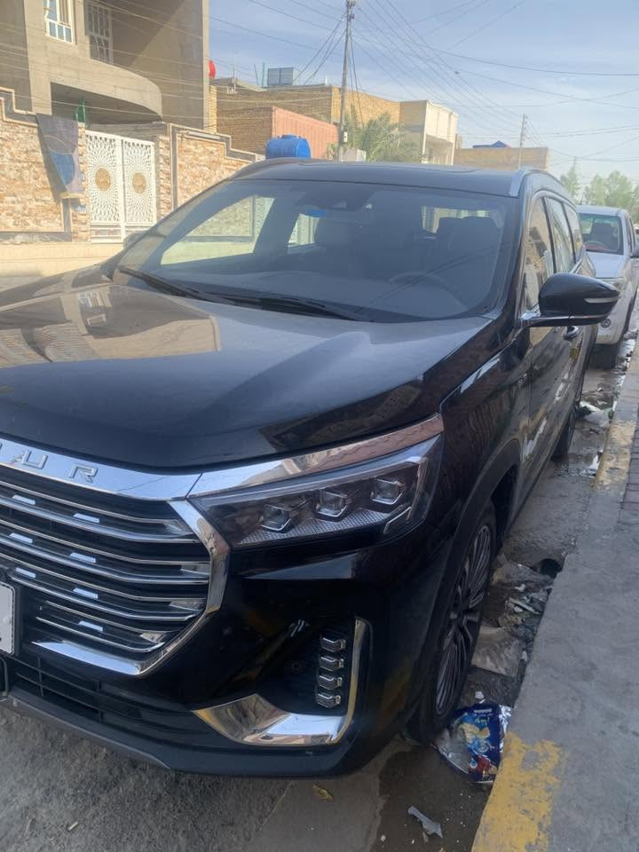 جيتور X90 Plus 2.0L Luxury

رقم بغداد مميز

الموديل:2024 (خليجي)
العداد:13000

المحرك: 4 أسطوانات 2.0L تيربو 254 حصان حقن مباشر
عزم الدوران (نيوتن-م): 390
‏‎ناقل الحركة: اوتوماتيكي دبل كلاتش من 7 سرعات
استهلاك الوقود: 8.1 لتر لكل 100 كم

داخل الضمان 

السعر: 190 وبيها مجال 
السياره مكفوله كفاله عامه ما عدا شخط باب السايق 

المواصفات:

 *إطارات قياس 20 إنچ
 *فتحة سقف بانوراما 1.1م
 *الصندوق كهربائي بخاصية استشعار القدم والبصمة
 *مثبت سرعة مع رادار تفاعلي
*نظام القيادة شبه الذاتية
 *نظام الكبح التلقائي في حالة الطوارئ
 *نظام تحذير الاصطدام الامامي والخلفي
 *كاميرات محيطية 540 درجة
 *حساسات أمامية وخلفية
 *نقطة عمياء
*نظام تحذير مغادرة المسار
 *نظام المساعدة للبقاء في المسار
 *شاشة عرض ترفيهية و شاشة عدادات رقمية قياس 24.6 إنچ
 *نظام صوتي متطور 8 سماعات من Sony
 *نظام أبل كاربلاي وأندرويد أوتو لاسلكي
 *شاحن هاتف لاسلكي سريع
 *مقصورة الركاب من الجلد الفاخر
 *مقعد السائق والراكب كهربائي
 *مقعد السائق مبرد
 *مقاعد السائق والراكب مدفأة
 *مقعد السائق مزود بذاكرة لحفظ 3 وضعيات الجلوس
 *إنارة ترحيبية مع إنارة محيطية
 *عتبات الأبواب مضيئة
*مصابيح أمامية و خلفية أوتوماتيكية LED مع مصابيح نهارية
 *التكييف التلقائي مع الضوء القريب والبعيد
 *المرايا الوسطية مع خاصية التعتيم
*زجاح مزدوج عزل للصوت
 *المرايا الجانبية قابلة للطي كهربائياً ومدفئة
 *ماسحات الزجاج الأمامي مع حساس للمطر
 *دخول ذكي (بصمة) 
 *خاصية إغلاق نوافذ وفتحة السقف عن بعد
 *نظام تنقية مع الهواء مع فلتر N95
 *مسند الذراع الوسطي مع ثلاجة
 *انماط قيادة متعددة
 *وسائد هوائية امامية و جانبية عدد 6
 *نظام الفرامل الأوتوماتيكي Autohold
 *نظام التحكم بنزول المنحدرات
 
للاستفسار والتواصل 
***********

السعر 190 وبيها مجال

