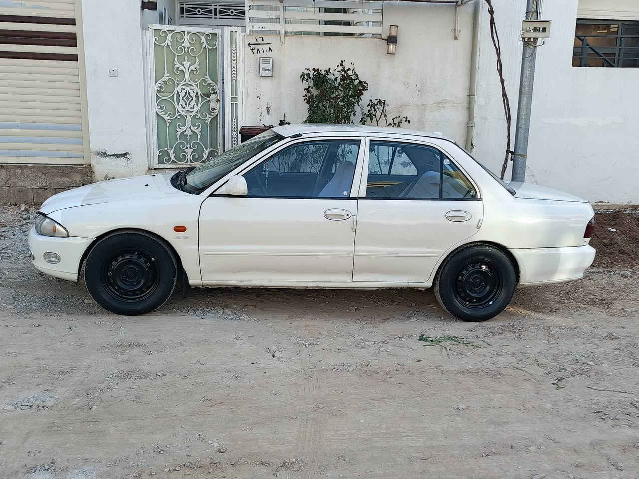 ﷽

پڕۆتۆن نمونە لەجوانی
مۆدێل 2004
گێڕ تۆماتیک
ئاڕم پلاستیک 
گێڕوو مەکینە لۆک بەشەرت تازە ڕۆنی گۆڕاوە
دووچام کارەبایە قوفڵ مەرەکەزی
چوار تایە تازە بۆبەستراوە
تاقمێ پلاکی تازەی بۆبەستراوە
تەقەوو ڕەقە بەشەرت
سعر 40 وەرەقەوو معامەلە
شوێن سلێمانی
ڕەقەم تەلەفوم ***********
