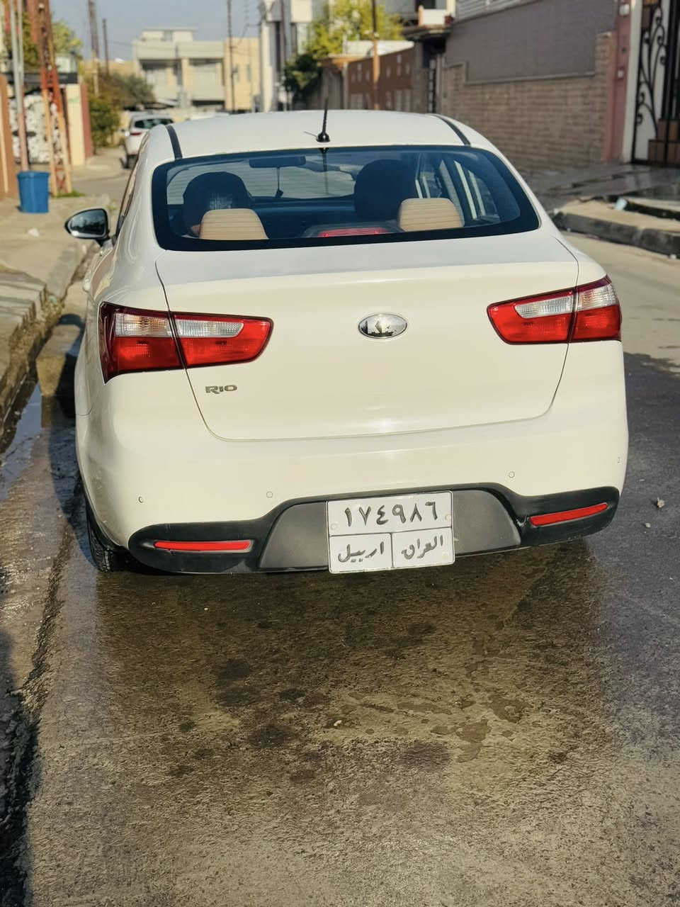 كية ريو ٢٠١٤
وارد خليجي 
محرك ١٤ قطرتين 
 فول مواصفات تحكمات ستيرن وفتحة سقف 
لون ابيض داخل مشمشي 
كابون بانزين  
ضررها شبر بل جاملغ +ربع الباب الخلفي معدل حار 
السعر١٠٥ $وبيها مجال للشراي 
الرقم ***********
التواصل عل واتساب 
موقعي موصل ١٧ تموز
