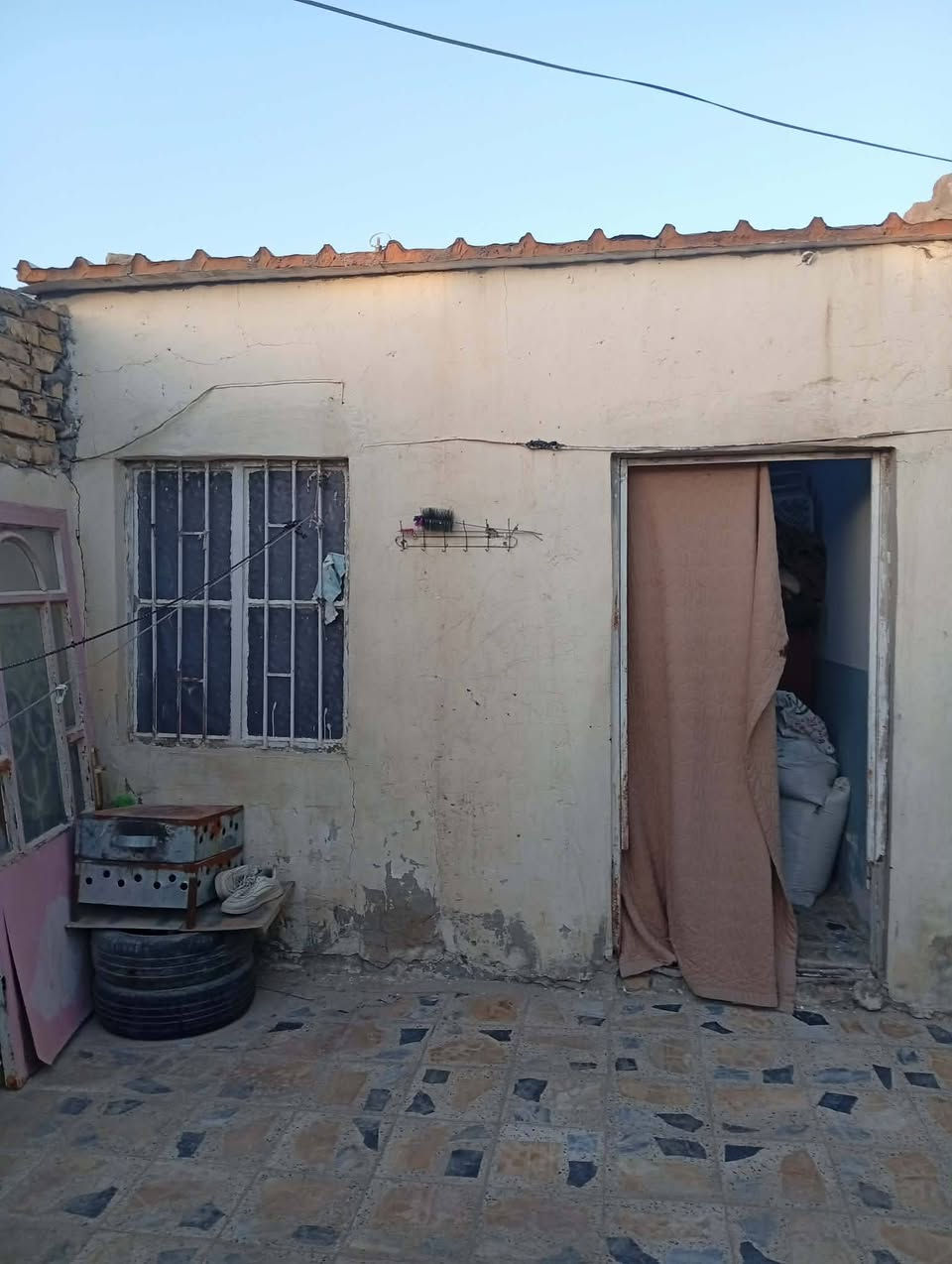 بيت للبيع حي الرحمه شارع عشرين فرع المام السجاد 105مترات غرفه وصاله ومطبخ وحمامات وستقبال.ومساحة حوش ومكشوفه *********** خاص مغلق مغلق مغلق ستفسار ع رقم 👉
