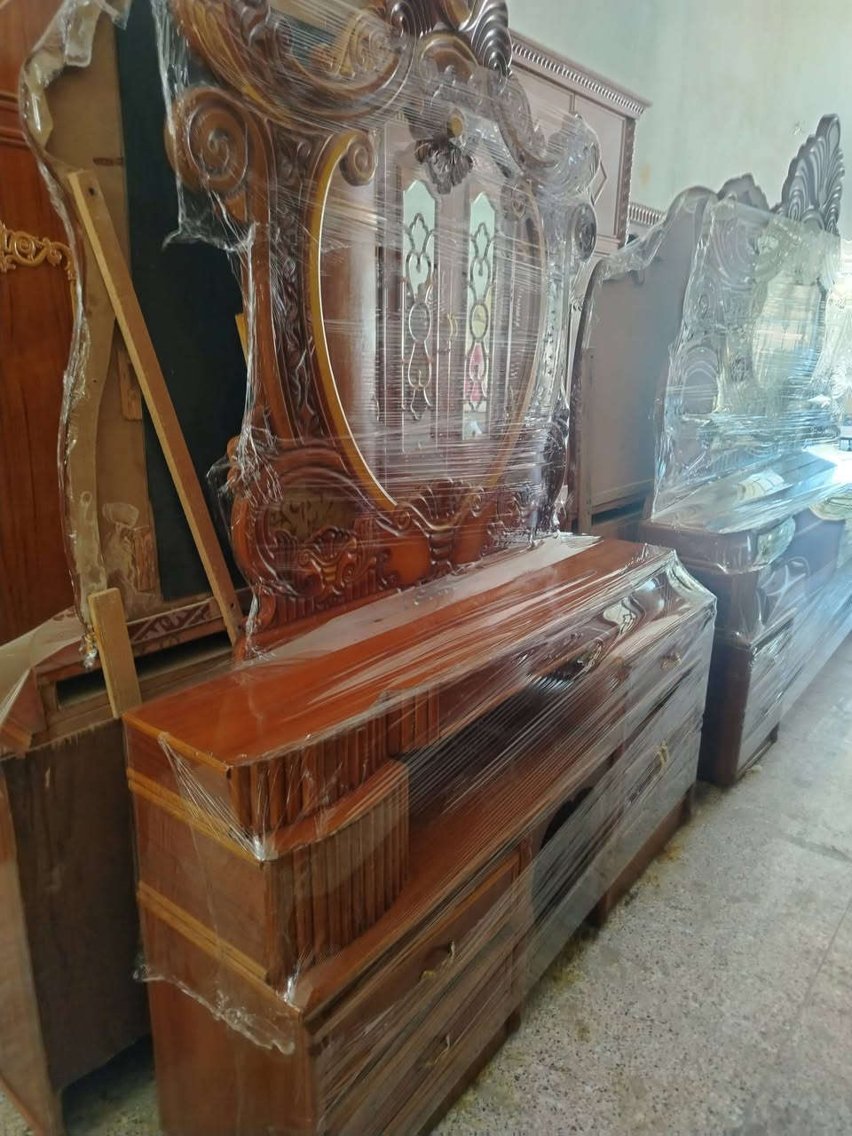 غرفة نوم ٧ باب صاج داخل وخارج حطاطة السعر ٧٧٥ الف بعقوبة وبيها مجال بعقوبة كاطون شارع أبو رباح مجاور مرطبات السيد *********** مزاد ابو كرار الغريباوي
