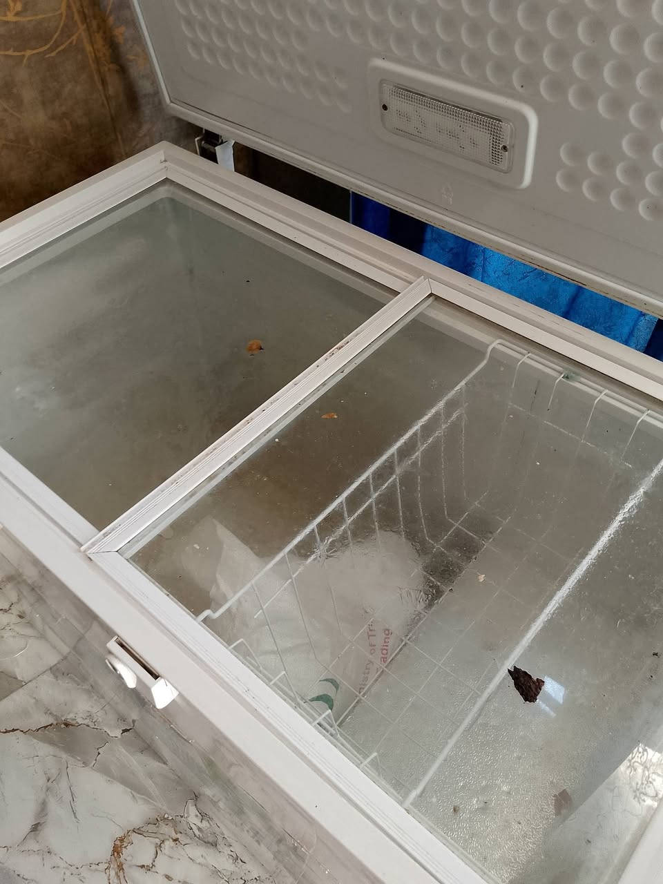 مجمدات ثنين وحدة جنرال والثانيه عشتار 
السعر 300 شغالات مابيهم عيب
***********
