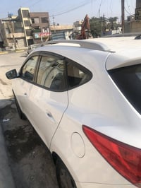 توسان 15 خليجي فقط بارد في الباب خلفي مع خدش قليل صاحب السيارة 0771461...