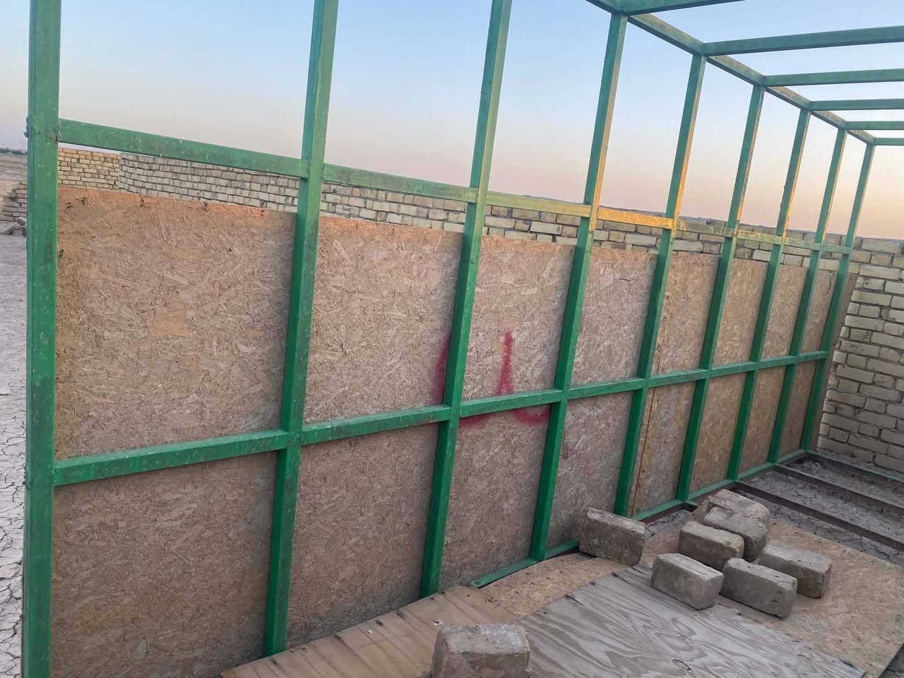 السلام عليكم قفص طول ٤ عرض ٢ ارتفاع ٢ حديد قوي ثقيل ٣٢٥ ينشال اله ب كرين ***********
