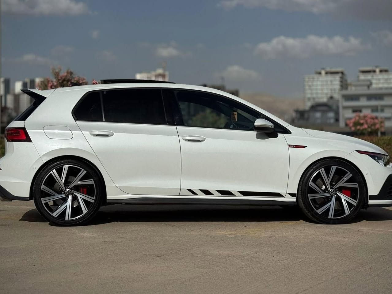 ڤۆڵکسواگن گۆڵف
فولكس واكن كولف 
مۆدێل موديل  ٢٠٢٢
GTI clubsport
هەموو شتێکی گۆڵفی ئاڕە
وارد ئەڵمانیە کلین تایتڵە بێ بۆیاخ و بێ سارد
نموونەیە لە جوانی 
فول مواسەفاتە 
سەنەوی و هەموو شتێکی تازەیە کتابی جامڕەشی لەگەڵایە
سيارة خير من الله وارد ألماني بدون صبغ 
سنوية جديدة
مع كتاب تضليل جام سيارة
وارد ألماني كلين تايتل


**إذا كنت صاحب هذا الإعلان وتريد حذفه لأي سبب، رجاءا أرسل رسالة إلى الدعم الفني**