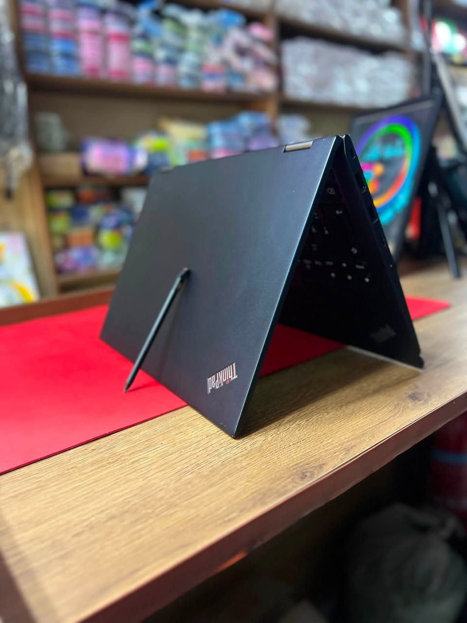 رجعت توفرت من جديد 
حسب صلب الزبائن 
قطعه واحده فقط 
Thinkpad Lenovo 
Tab + Laptop 
Cor i 5 
Generation 8 
Hard 500 ssd 
Ram 16 
Tach screen 
شاشه لمس 
قلاب 
قلم 
كيبورد ضوئي 
نضافة عاليه جدا


**إذا كنت صاحب هذا الإعلان وتريد حذفه لأي سبب، رجاءا أرسل رسالة إلى الدعم الفني**