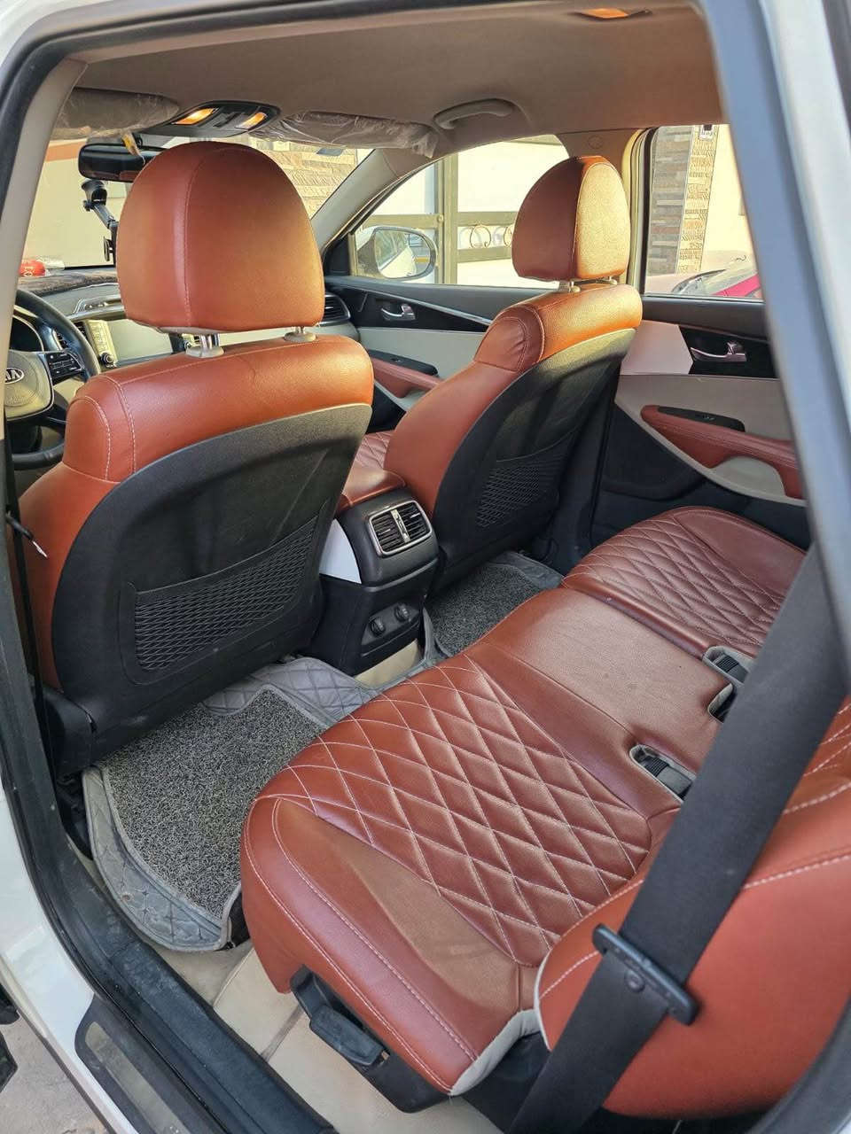 السلام عليكم سورنتو مديل 20 السياره كفاله ماعدى طخه بلباب ع كد شبر فقط الباقي كفاله محرك 6V يعني 6 سلندر المرغوب محرك كير حداده السياره جاهزه واحد ع واحد شرط الفحص 
السعر 260 بيه مجال قليل جوه ال250 لاتجيلي ولا تتصل 
العنوان البصره حي المهندسين 
السياره بسمي شرط التحويل 
رقم الهاتف *********** البصرة, العراق
