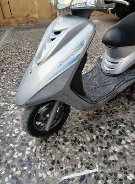 سلام عليكم للبيع دراجة بريز بغبغاء رمبة  رمبة  صارلهة اقل الشهر جديدة كلش السعر ٩٥٠ بيهة مجال بسيط موبايل ***********مكاني الكمالية
