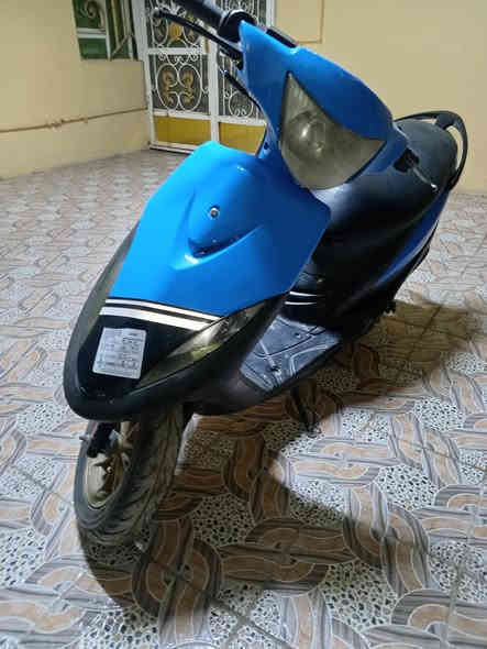 سلام عليكم ماكس عدله دراجه معمره محرك مفتوح مفتوح49  جديد زوج تايرات_ضفيره جديده_سلف جديد _كابريته جديد _باتري جديد _كهربائيات كل شغال _سلف هندر شغال _سعر 425وبيها مجال قليل _مكان الزبيديه _رقم.. ***********
