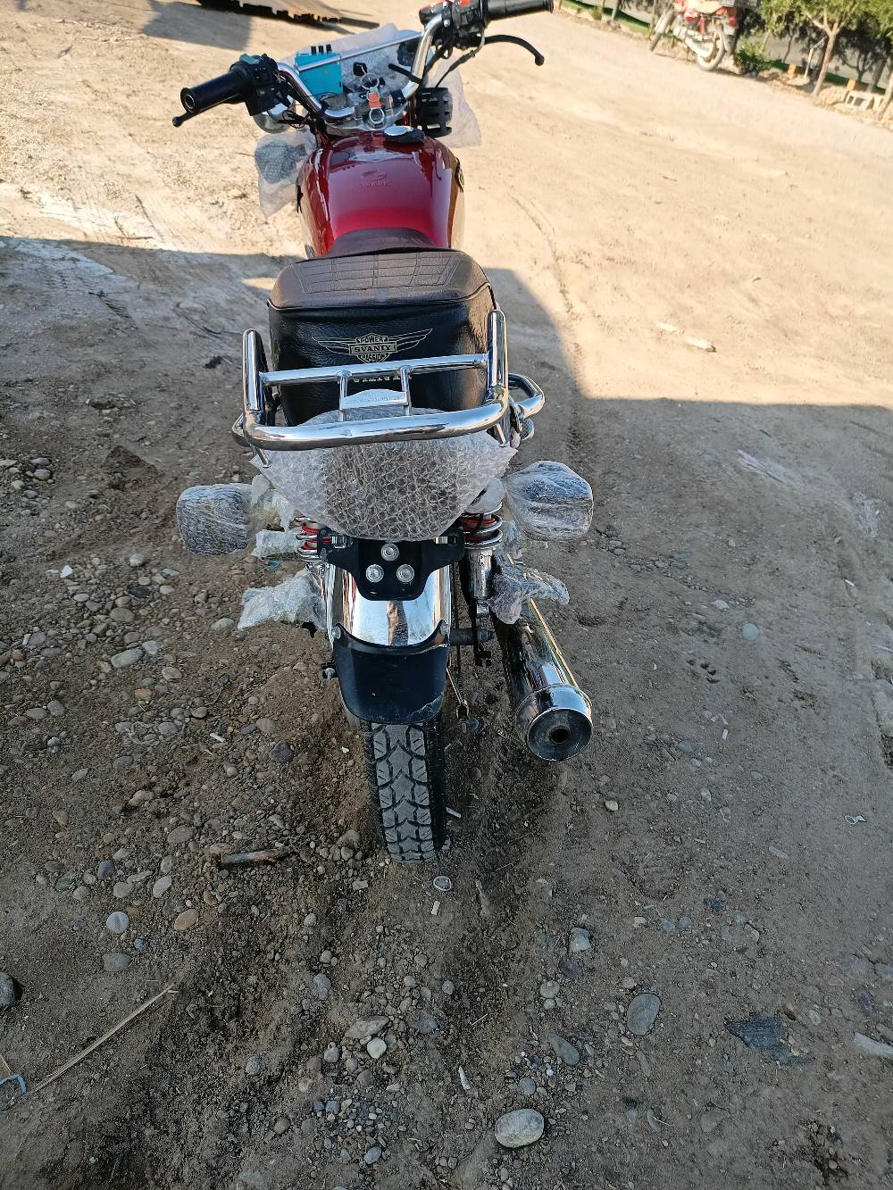 سلام عليكم دراجه سيفان سونك موديل 25ا الدراجه نضيفه خير من الله محرك 200cc مامفتوحه كهربائيات كله شغاله أوراق كامله شلعه معدل اشكد الكاع السعر 700 وبيه مجال قليل 
العنوان ديالى الخالص هبهب 
رقم الهاتف ***********
