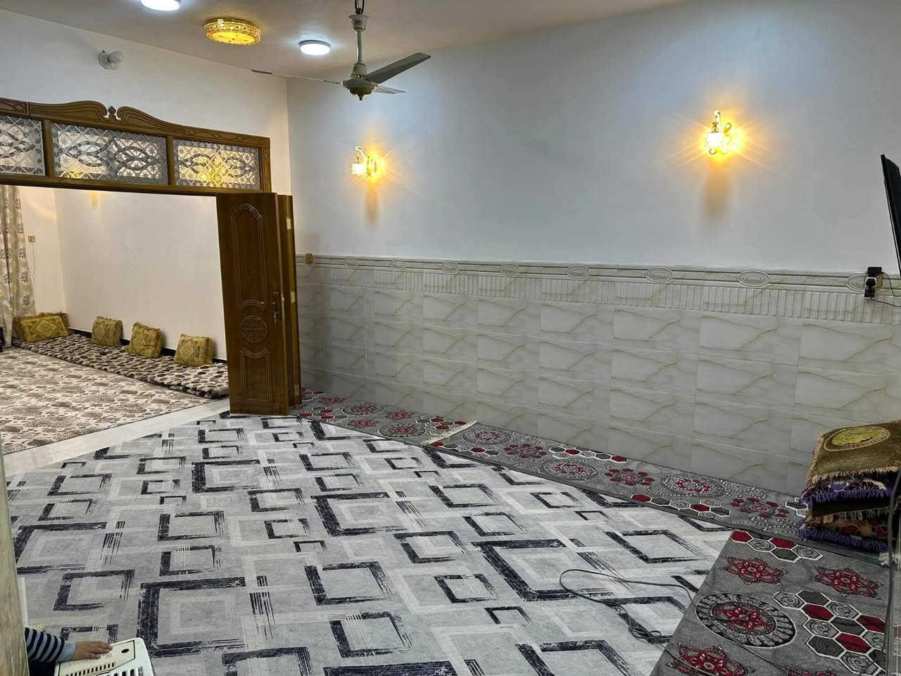 بيت للبيع150مترالسعر100وبي مجال عنوان شارع المطار الجديدقرب قاعة الياسمين ***********
