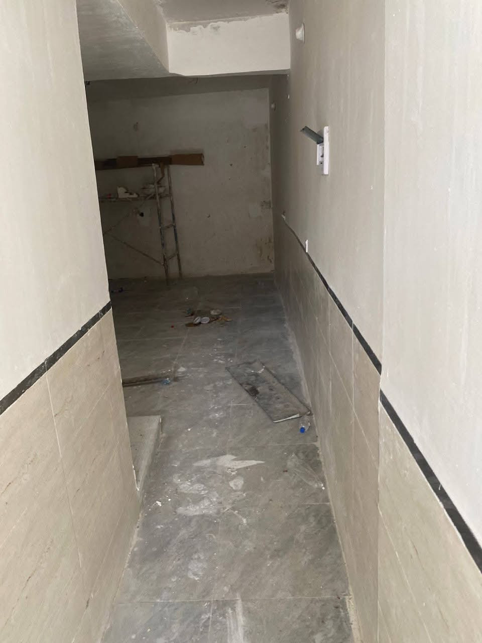 سلام عليكم يوجد بيت للبيع مساحه 65 متر يحتوي على 2غرف نوم واستقبال ومطبخ وصحيات طابو زراعي سند25 العنوان بغداد الراشديه المراسمه الاتصال على الرقم *********** السعر 68 وبي مجال
