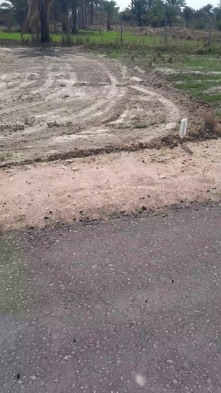 السلام عليكم  قطع للبيع مساحه ٤٠٠متر طابو زراعي سند ٢٥متوفر كافه الخدمات العنوان قريب على مزار العلويه شريفه بنت الحسن الاستفسار ***********
