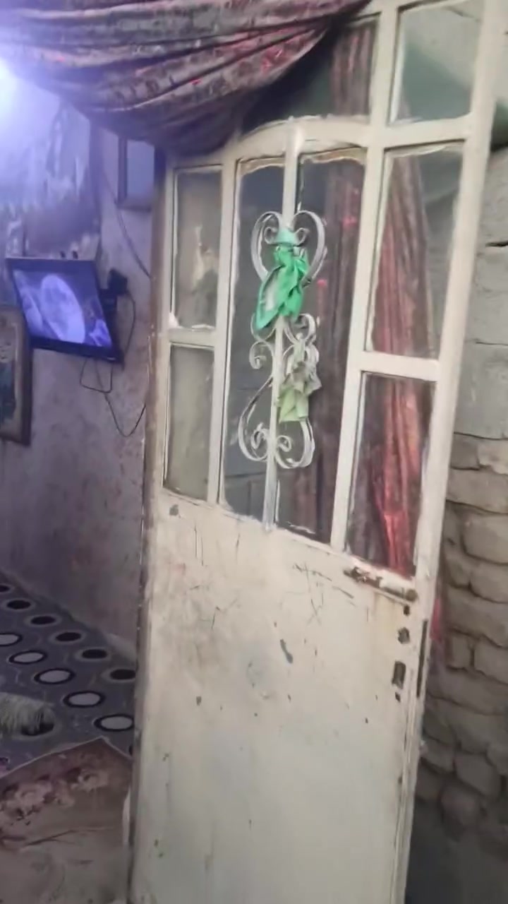 قرب جامع الصدرين قريب من شارع العام 
***********
