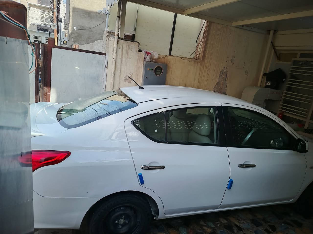 السلام عليكم، نيسان سني هندي موديل 2020 ماشية 130 الف بيها بارد بالجاملغ الأمامي الايسر وبارد بالجاملغ الخلفي الأيمن حلوة السيارة  رقمها أربيل بأسمي السعر 108 موبايل *********** بغداد حي الجهاد
