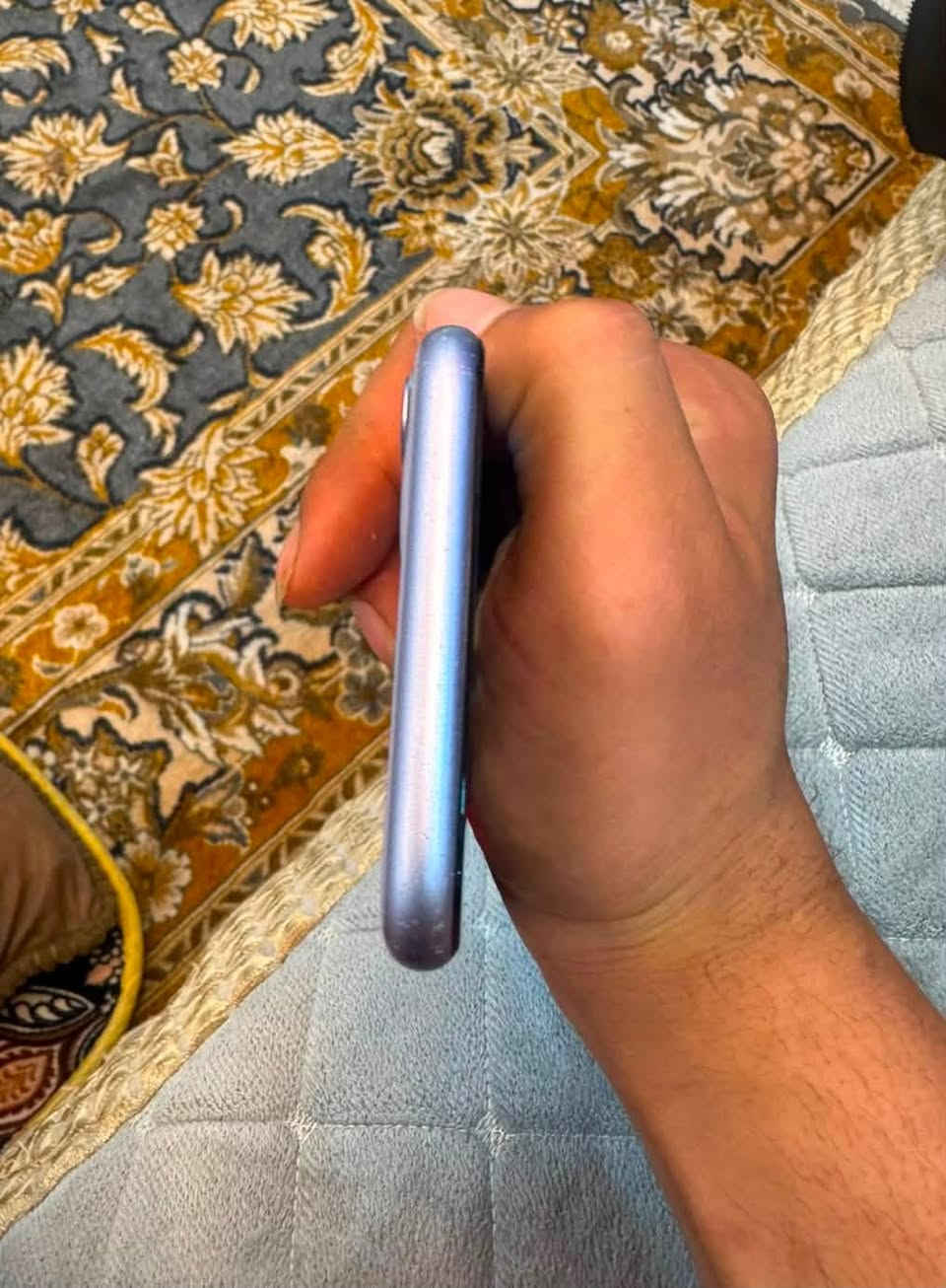 سلام عليكم ايفون 11بطاريه 80بلاديه شاشه مبدله اصليه السعر300او بي مجال التصال على الرقم ***********
