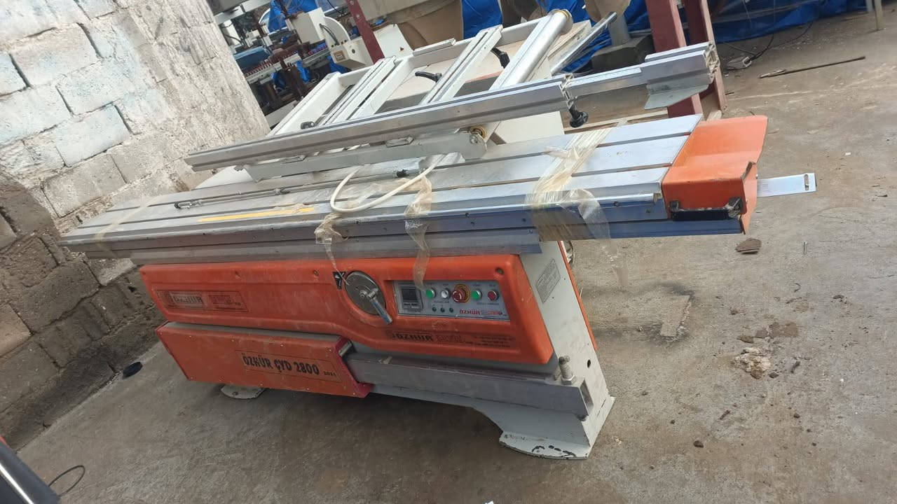 منشار تركي حجم. 2800 
نظافه فول  
موديل. 2019
***********واتساب 
***********واتساب 
اربيل صناعه جنوبيه خلف شركه اوسكار فرع نجارين
