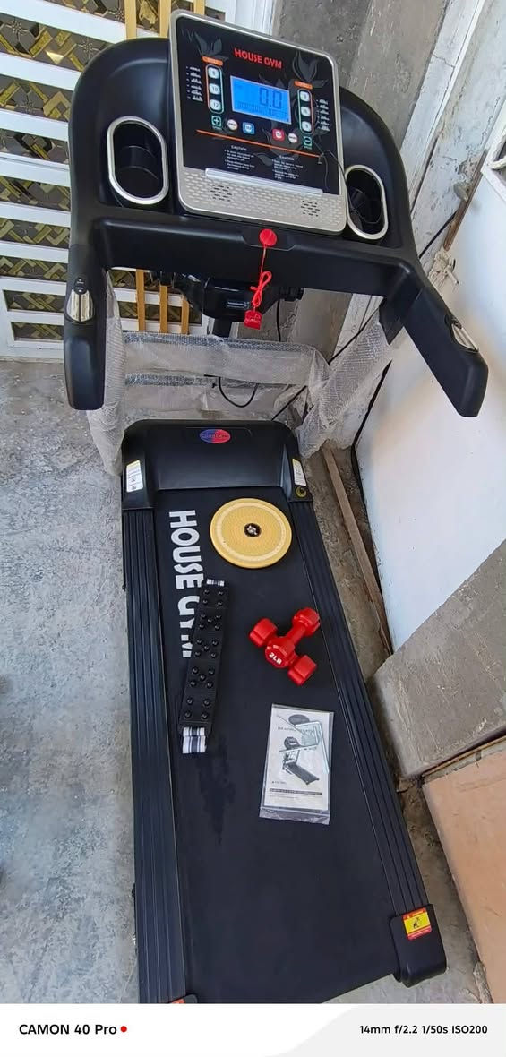 جهاز جري HOUSE GYM
وزن 150kg
مواصفات
ماطور نحاس
 4 حصان قابل للطى
 شاشه ديجتال لعرض4 قياسات 
قياس نبضات القلب 
قياس سرعه الجري للمستخدم 
قياس سعرات الحراريه المحترقه بالجسم 
قياس الوقت بساعه توقيتيه ذاتيه 
فيشه اواكس 
هزاز  بطن وخواصر لتكسير الشحوم 
قرص خواصر
 دمبلص عدد 2
 استعمال قليل نظافه فول 
سعر 300 ألف 
المكان النجف شارع معمل الاسمنت الكوفه 
للتواصل ***********
