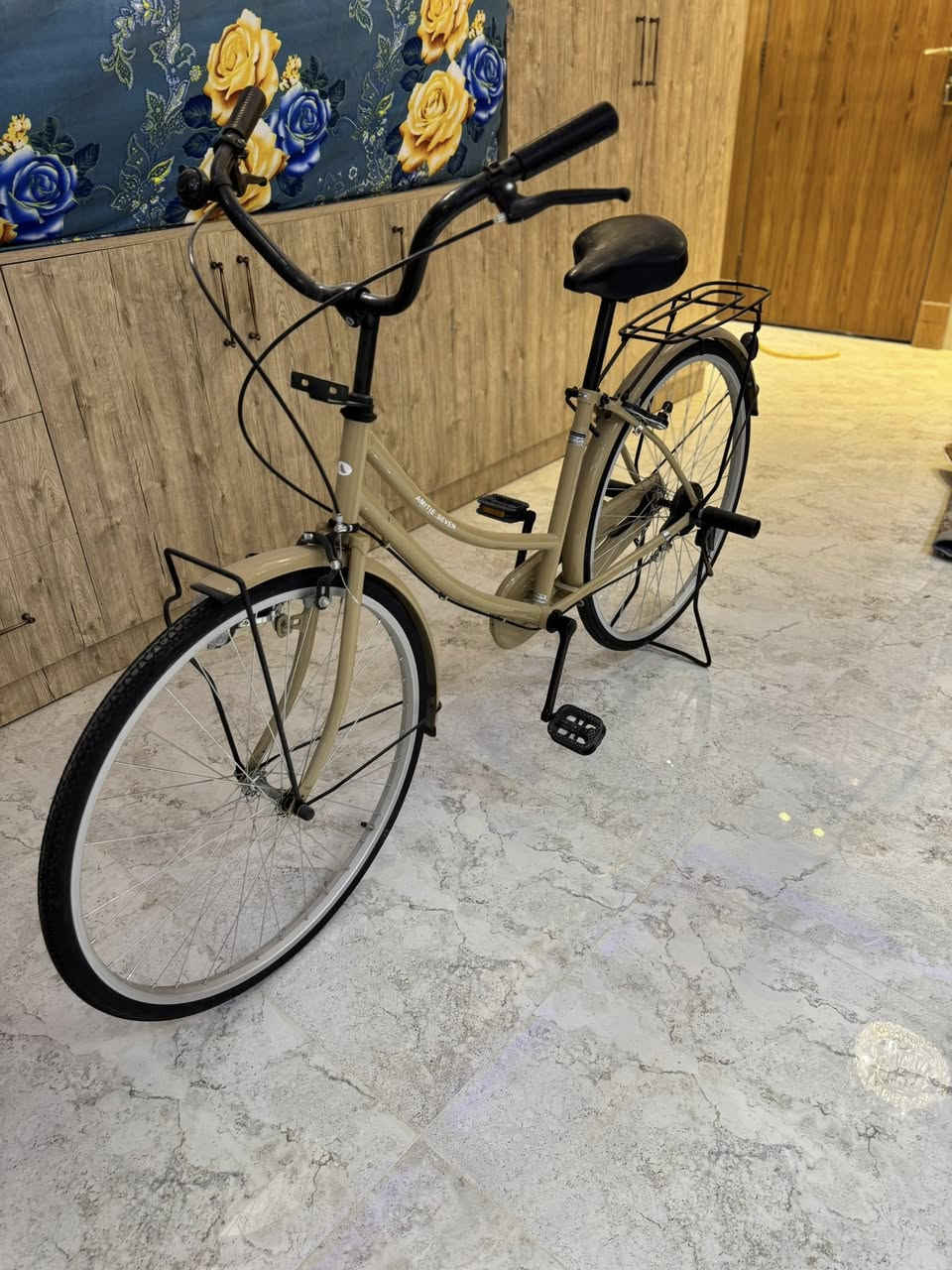 سلام عليكم حبايب باي سيكل موديل 24 حجمه 26 اللون بيجي و الله استعماله اقل من شهر لأن اشتريت دراجة ￼وعفته ￼فه ‏هسه رايد ‏أبيعه مكاني كربلاء حي المعلمين السعر 110 أوبي بمجال بسيط للشراي ￼   والخاص مفتوح وهذا رقم موبايلي للاستفسار ￼*********** 🖤🖤
