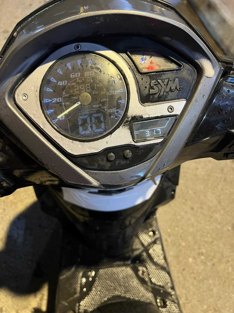 سايم جبلي للبيع ٤٠٠ وبي مجال شغال مكينه ناعمه نكرة صلف هندر كله شغال لايت زنون عالي ناصي اشاير كيجات الاكتروني دراجه حلوة بالعافيه ع ياخذهه المكان شارع ٢٠ الرمادي 
***********
