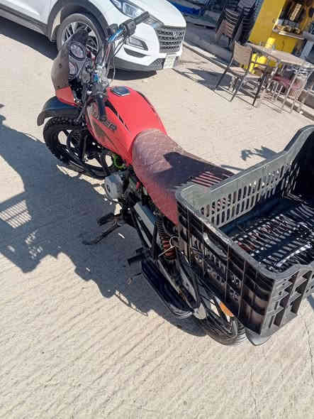 بوكسر للبيع موديل ٢١ مكينه مفتوحه بيها بخار قليل كهربائيات شغاله تايرات جدد السعر 680  ملاحضه اوراق الدراجه ضايعه إستفسار إتصال ***********
